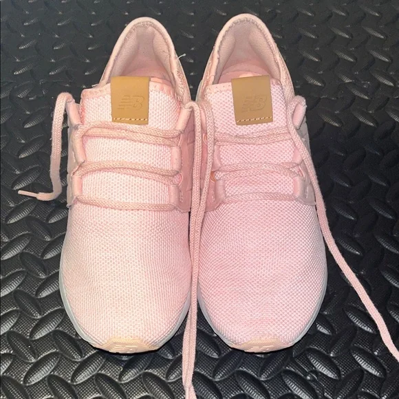 New Balance Fresh Foam Pink Womens 6.5 Running Shoes Casual - Picture 2 of 7